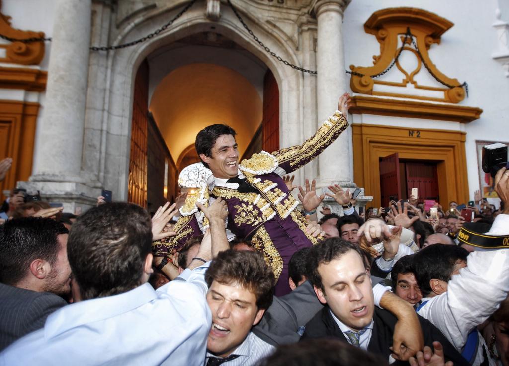 Pablo Aguado sale a hombros por la Puerta del Prncipe