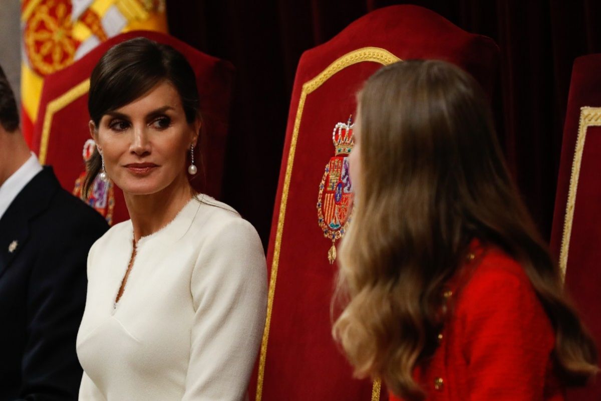 Doña Letizia mira a la Princesa de Asturias