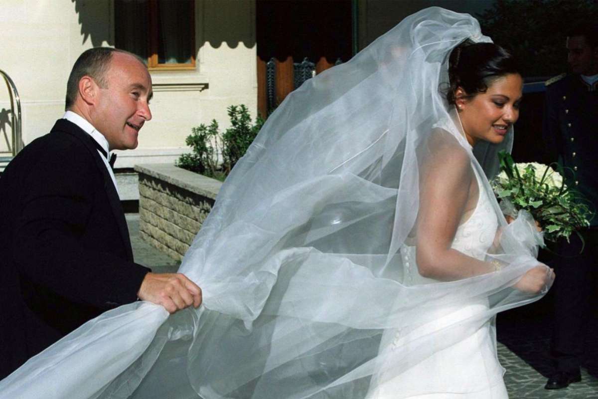 El cantante y su tercera esposa, Orianne Cevey, el da de su boda, en Lausana, Suiza.