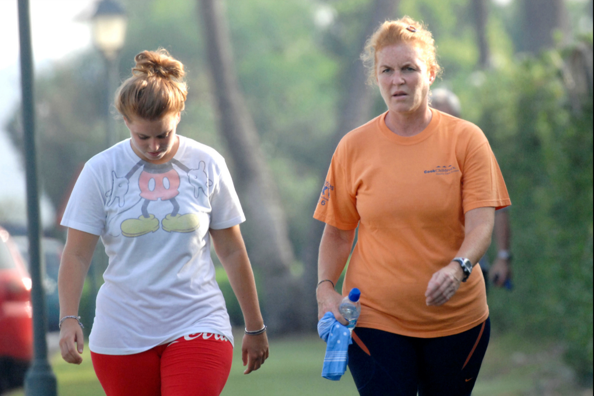 Sarah Ferguson y su hija Beatriz, haciendo deporte en Sotogrande.