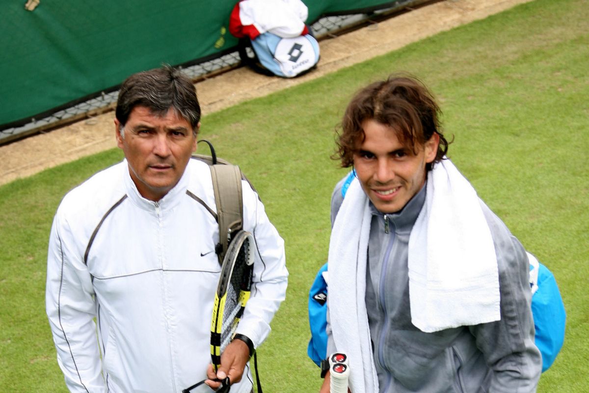 Con su ex entrenador y to, Toni Nadal, en 2010.