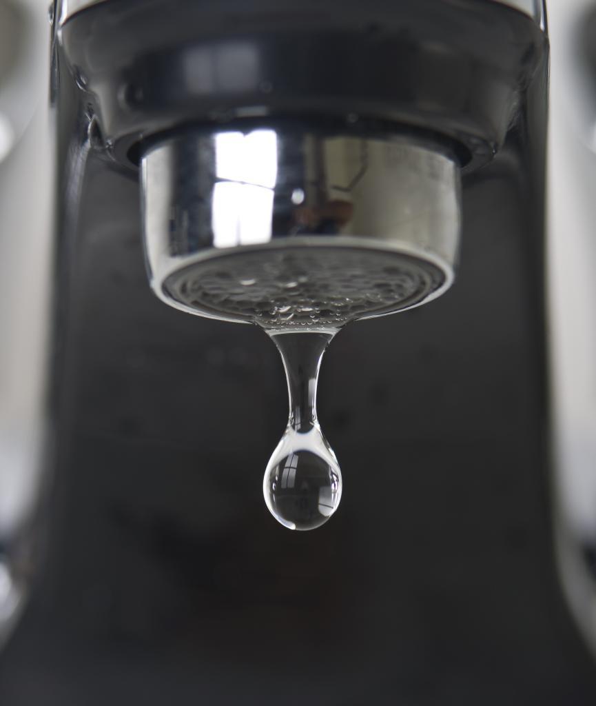Reino Unido pide a la ciudadana ser "menos aprensiva" para beber agua de origen residual