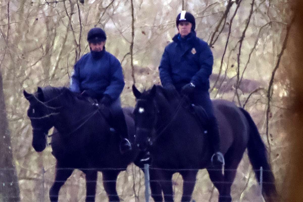 El prncipe Andrs (derecha), montando a caballo en los alrededores de Windsor.