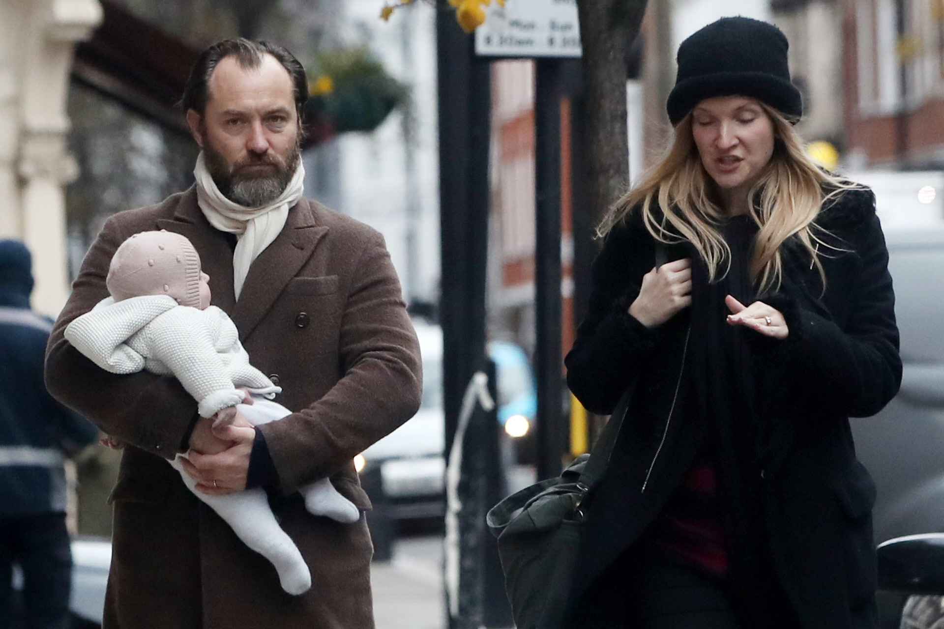 Jude Law, su actual esposa Philippa Coan, y el beb� que tienen en com�n.