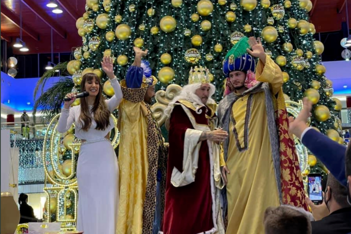 Kiko Rivera y otros famosos haciendo de Reyes Magos.