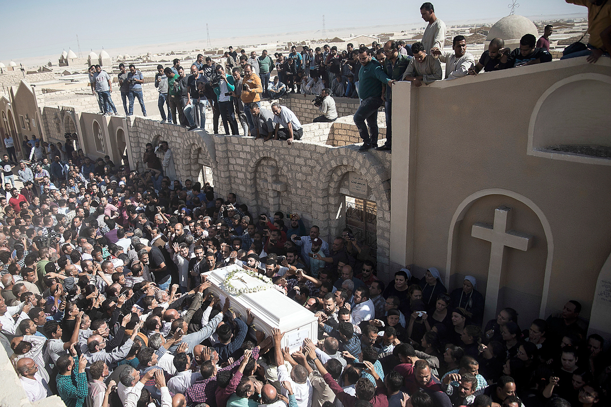 Funeral copto tras una matanza en Egipto.