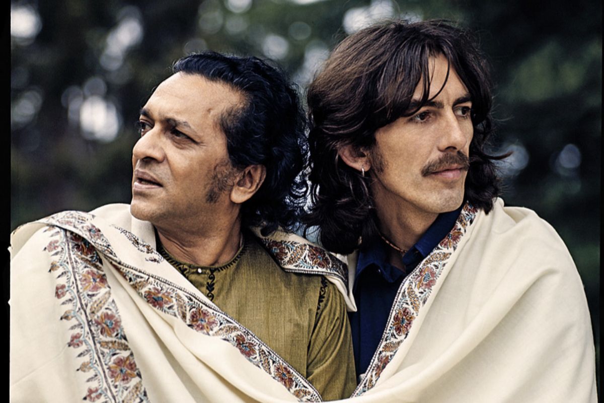 George Harrison (dcha.) y Ravi Shankar.