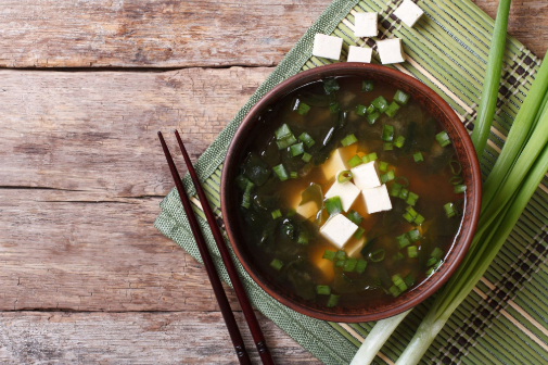 Contra el fro, nada mejor que una minimalista y deliciosa sopa miso.