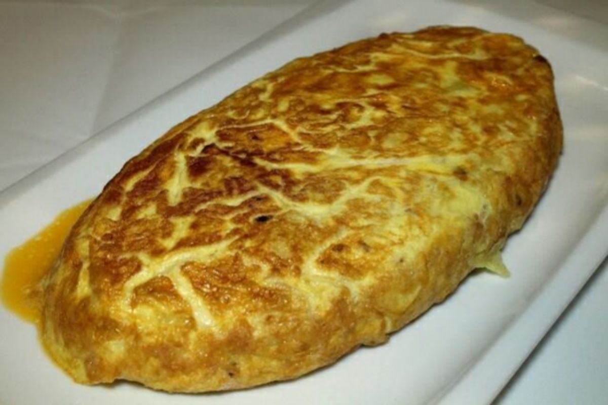 La tortilla de patata ovalada de 'Tmara-Casa Lorenzo'
