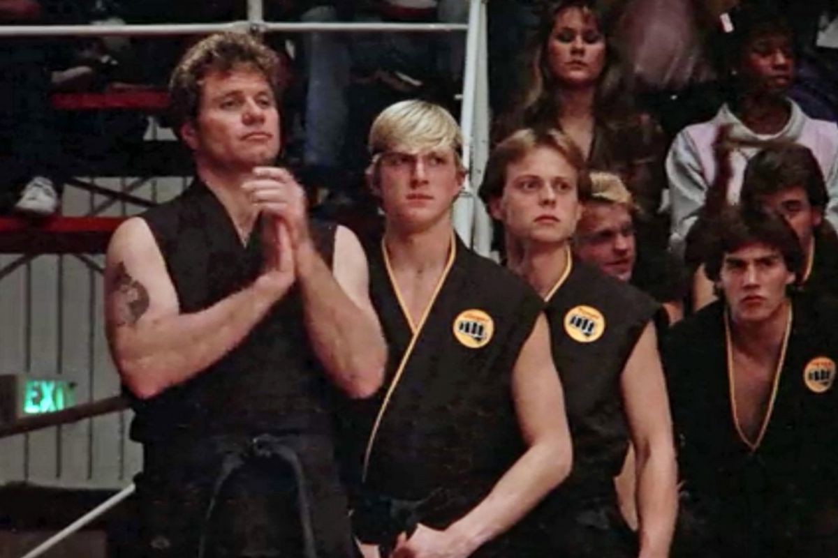 Martin Kove (primero por la izquierda) y William Zabka (segundo por la izquierda), en la mtica 'Karate Kid' (1984).
