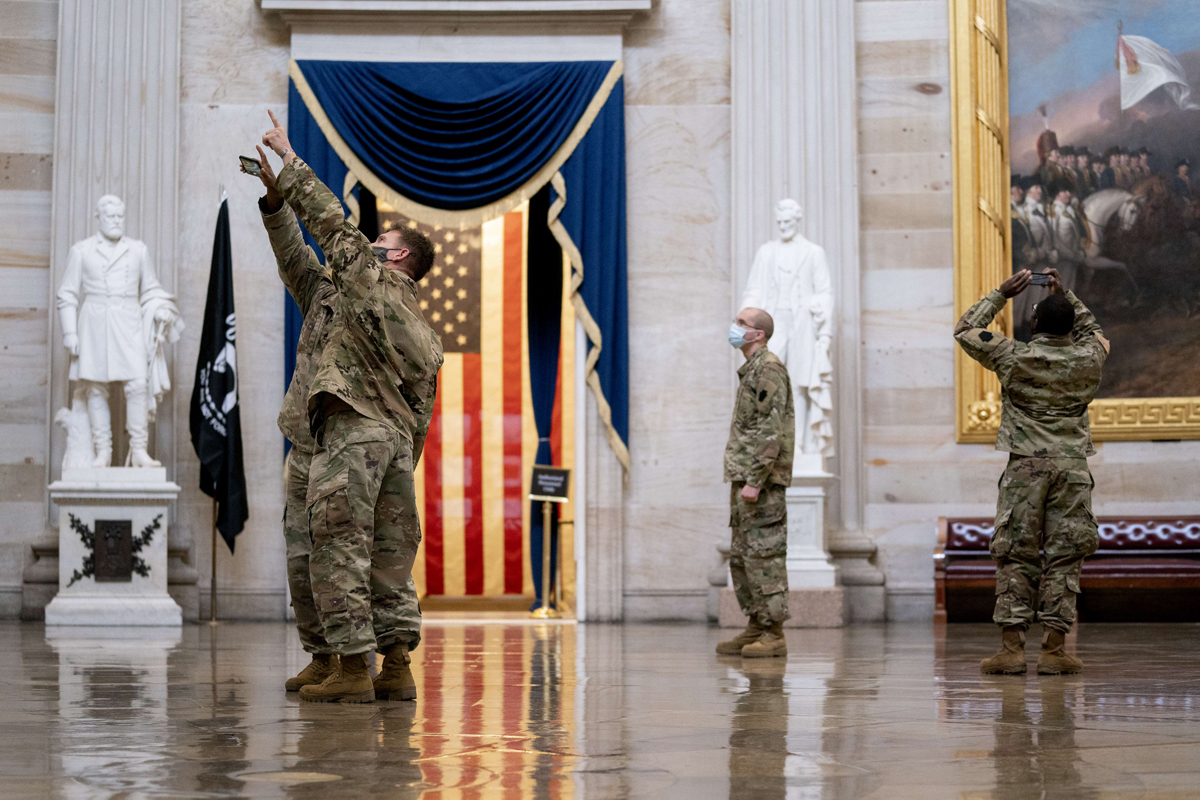 Miembros de la Guardia Nacional en el Capitolio.