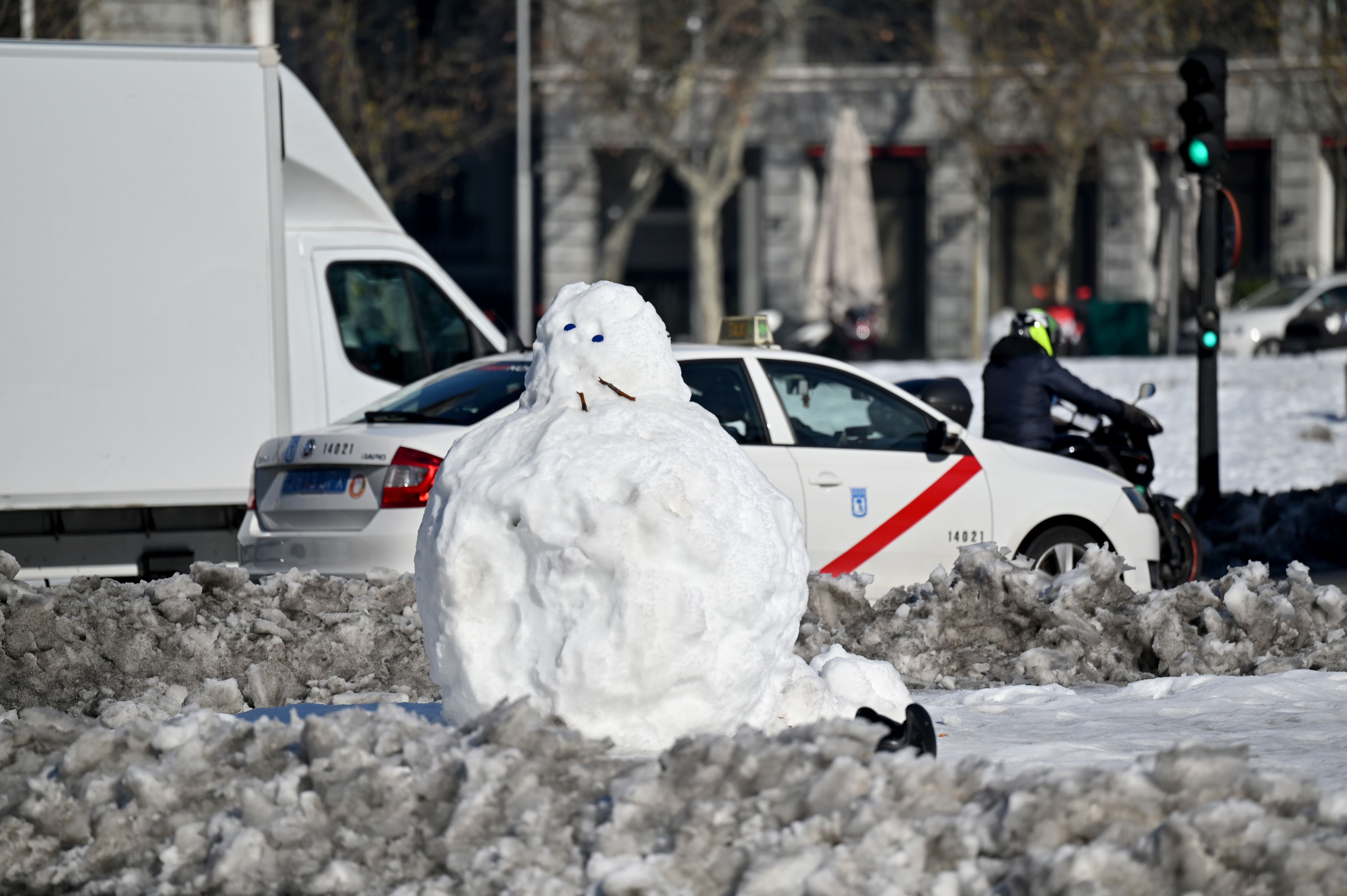Mueco de nieve en una calle de Madrid.