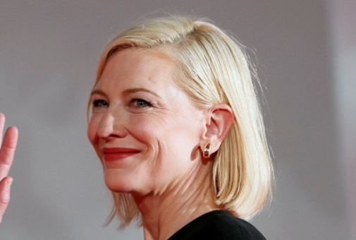 Cate Blanchett, 51 aos, otra estupenda piel madura ben cuidada que ya presenta algunas arrugas y descolgamiento.