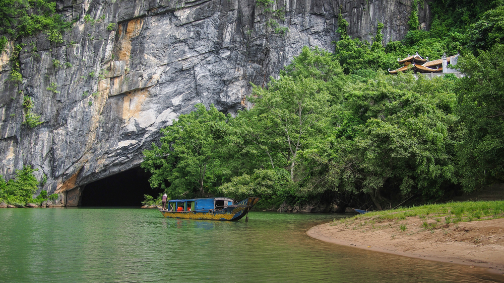 Entrada a la cueva, en el P.N. de Phong Nha-Ke Bang.