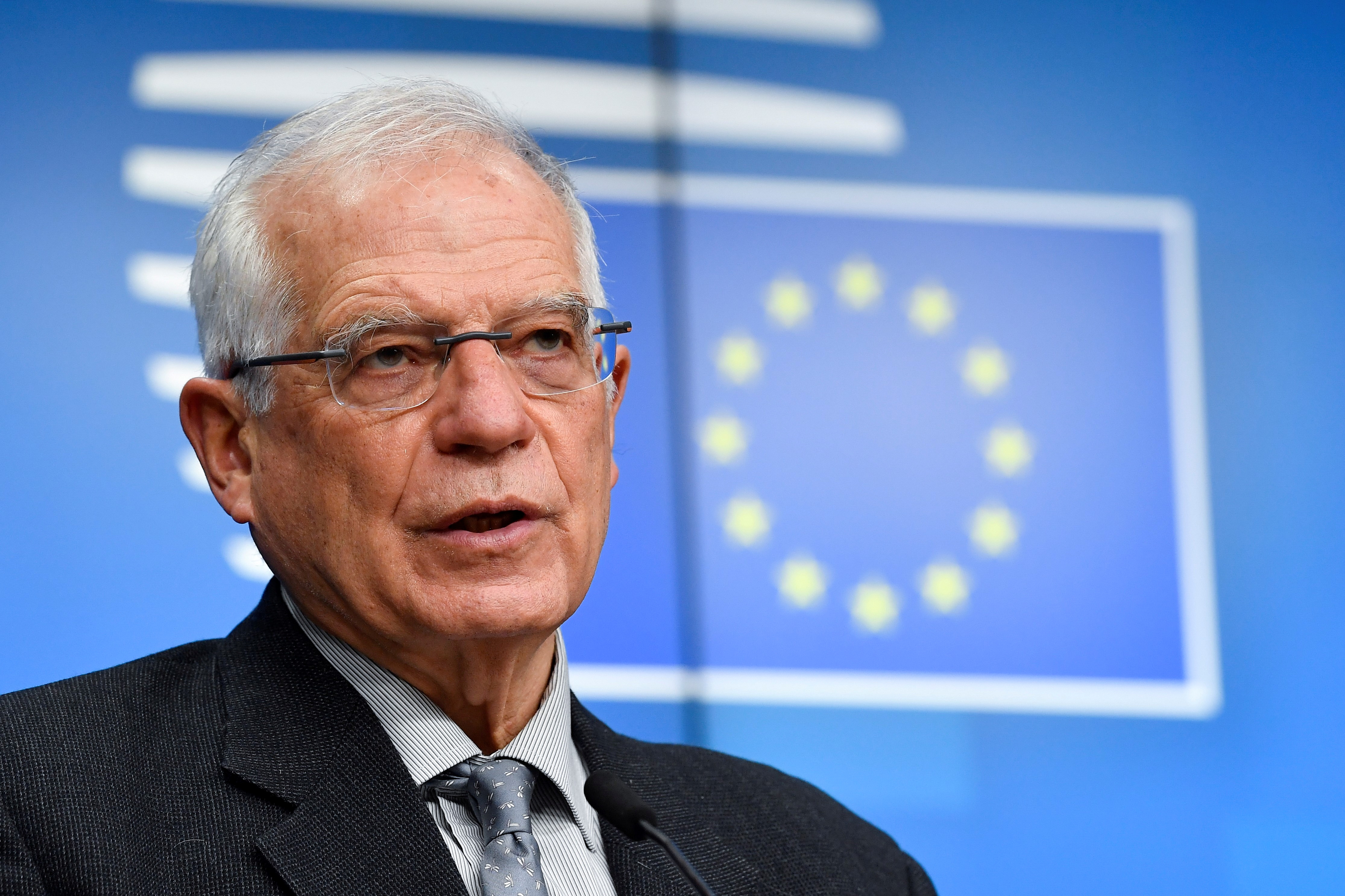 Josep Borrell en una reunin con ministros europeos