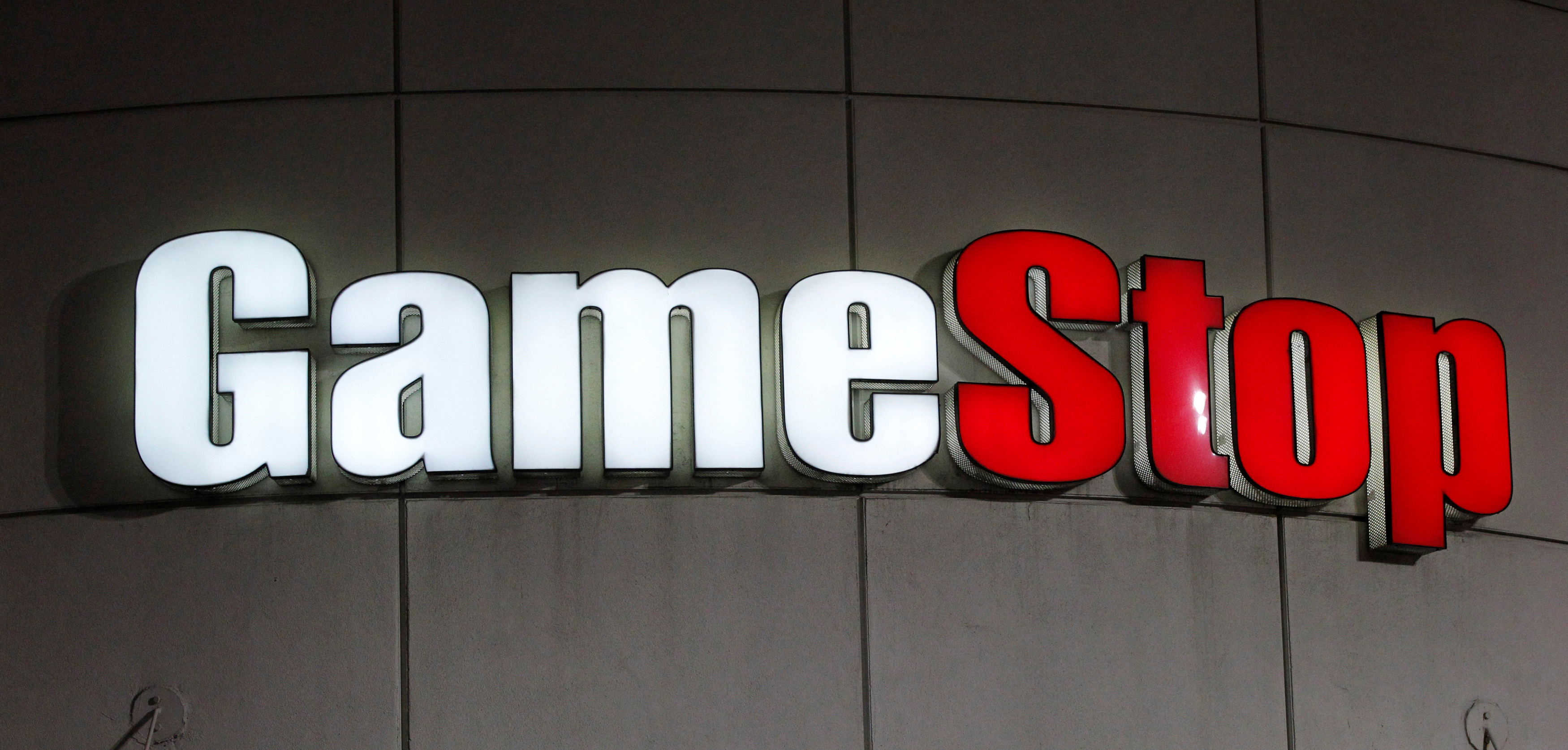 Logotipo de GameStop en un centro de Pasadena (EEUU).