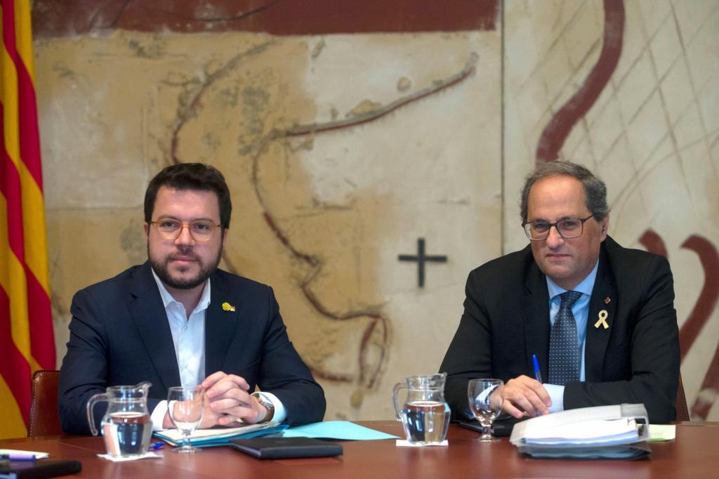 El president en funciones de la Generalitat, Pere Aragons, y el inhabilitado, Quim Torra.