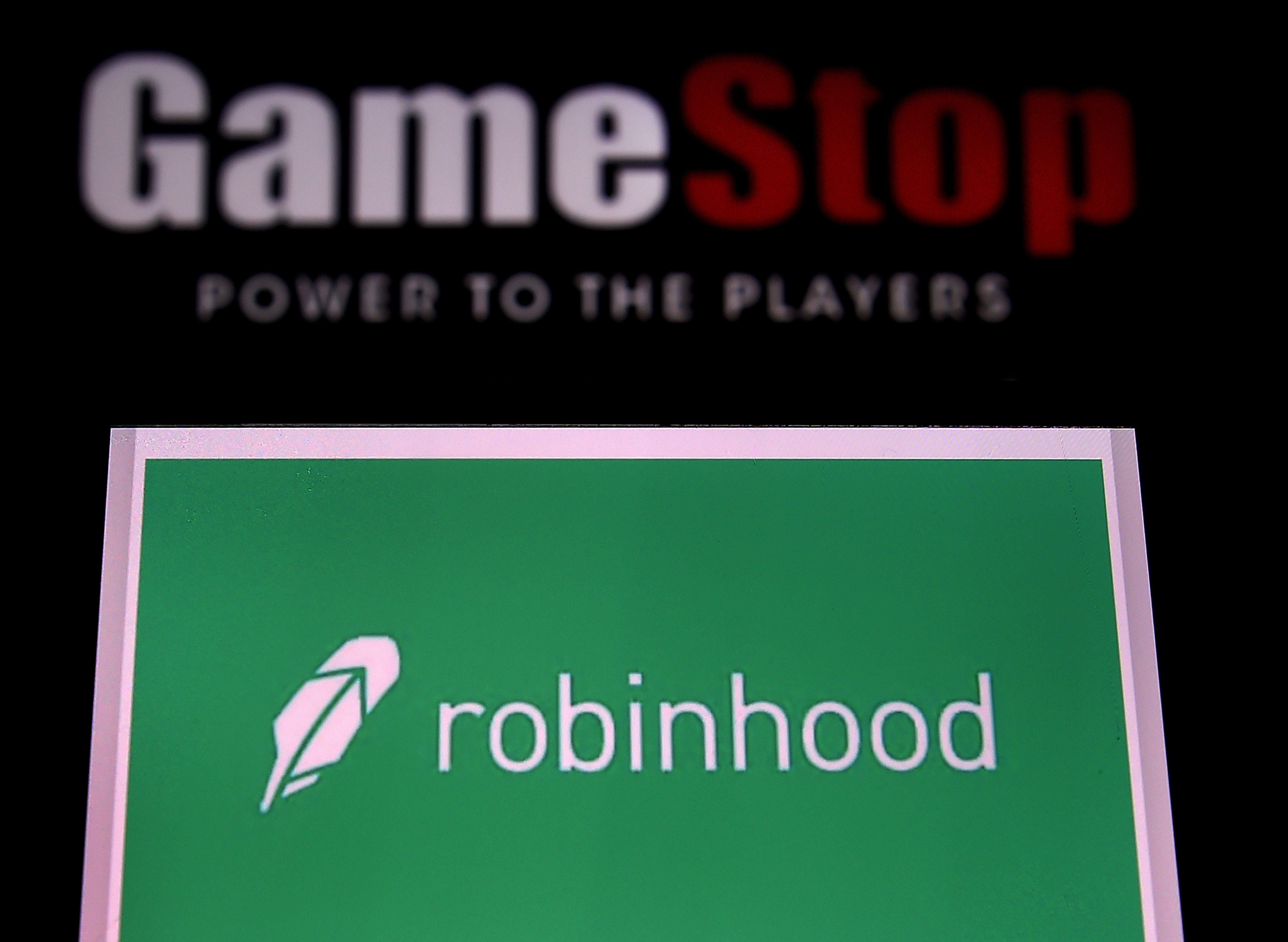 Logotipos de GameStop y de la app de trading Robinhood.