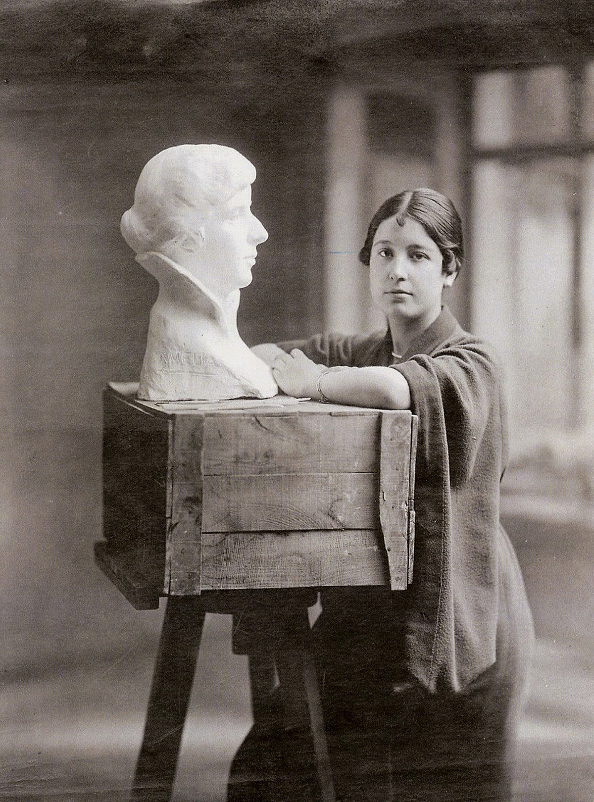 Helena Sorolla en la Exposición de Arte de la Juventud de 1916.