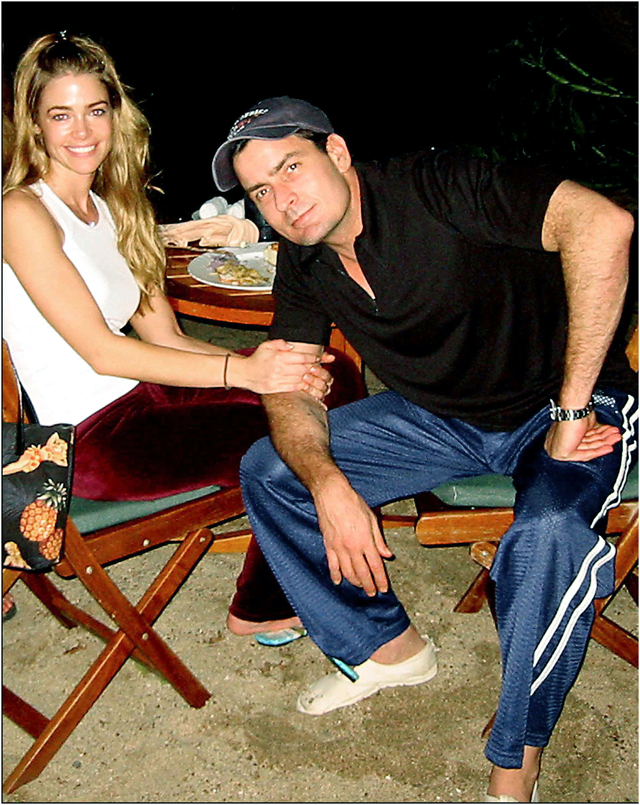 La actriz, junto a su marido Charlie Sheen, en 2001.