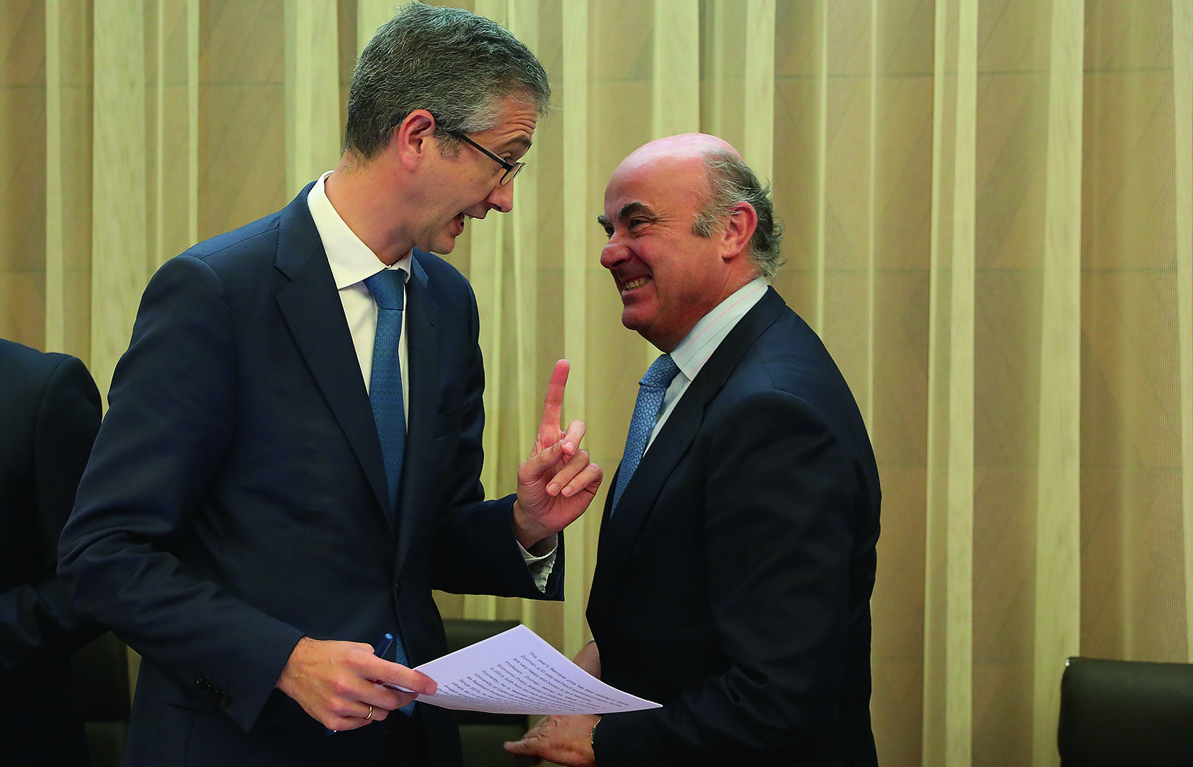 El gobernador del Banco de Espaa, Pablo Hernndez de Cos, y el vicepresidente del BCE, Luis de Guindos.