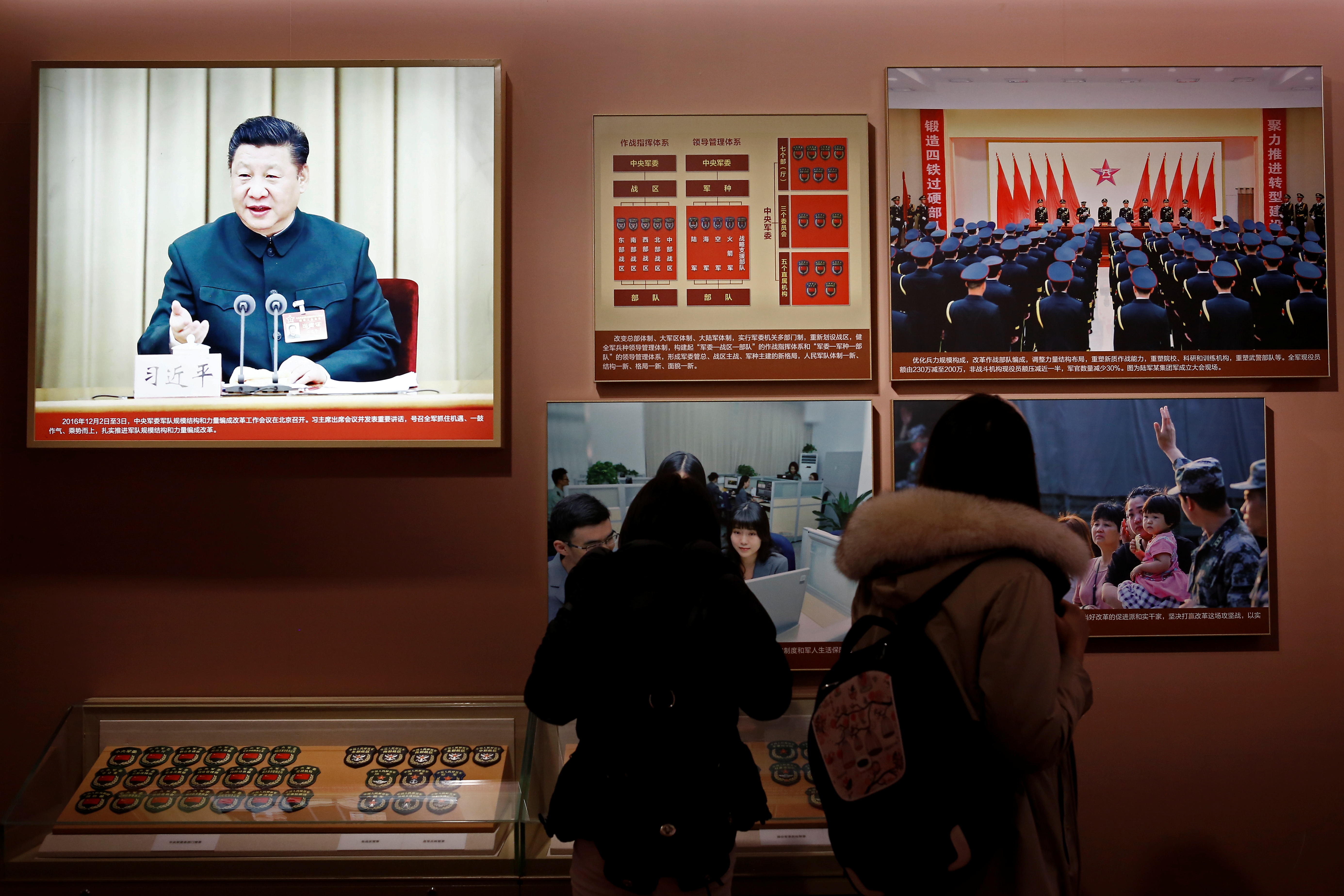 Imágenes en pantalla del presidente Xi Jinping, en Pekín.