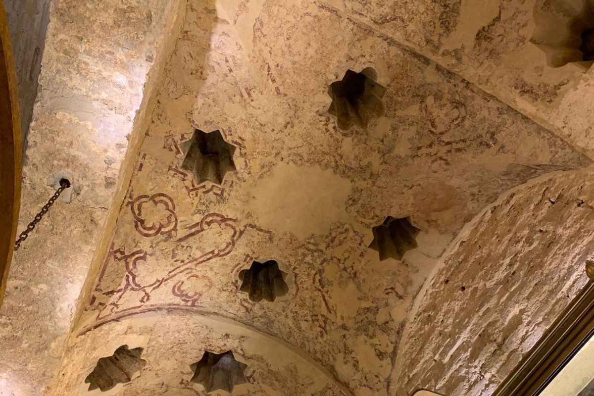 Detalles de los baos rabes descubiertos en una cervecera de Sevilla.