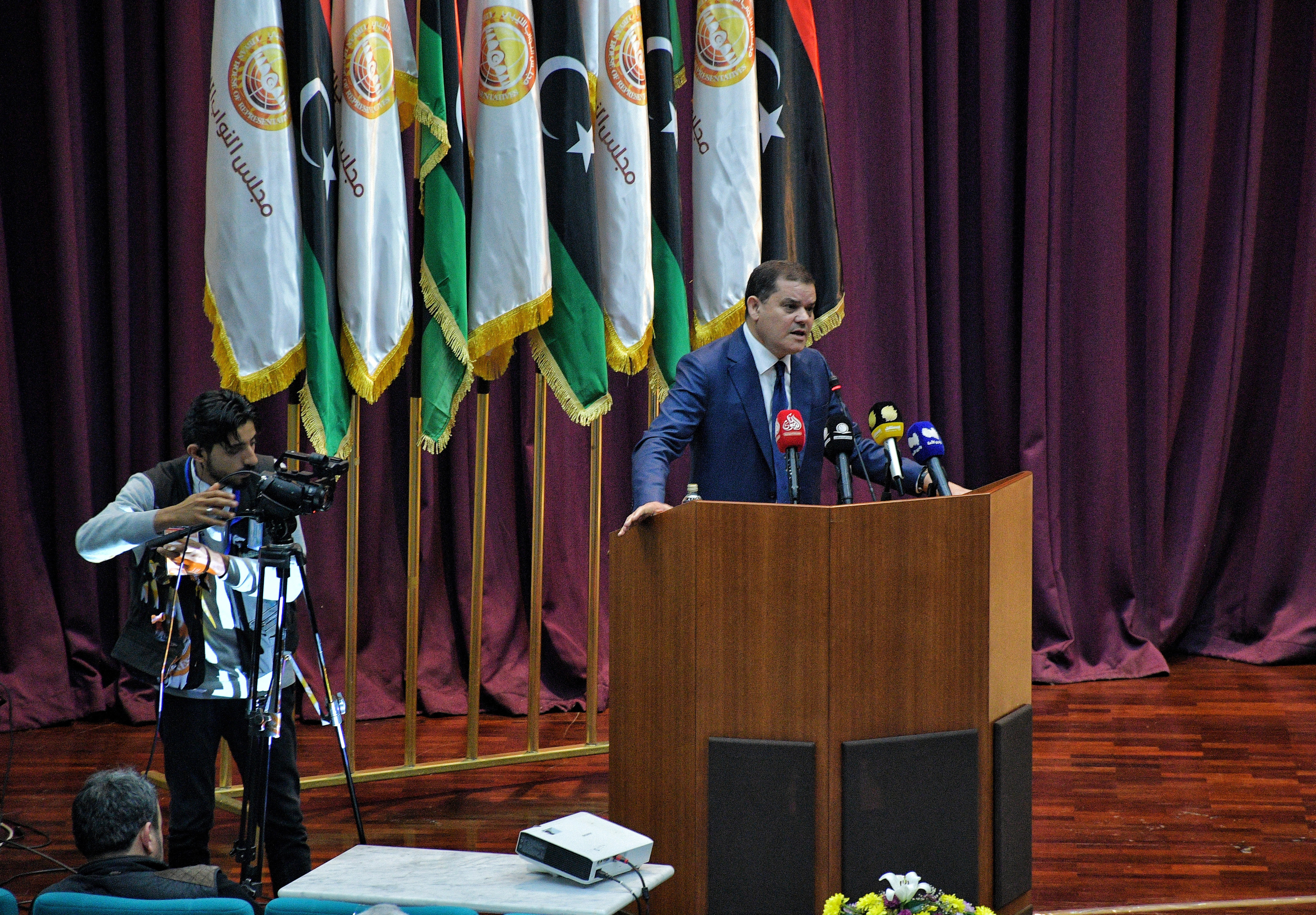 El nuevo 'premier' libio, Abdul Hamid al Dbeibah, en el Parlamento.