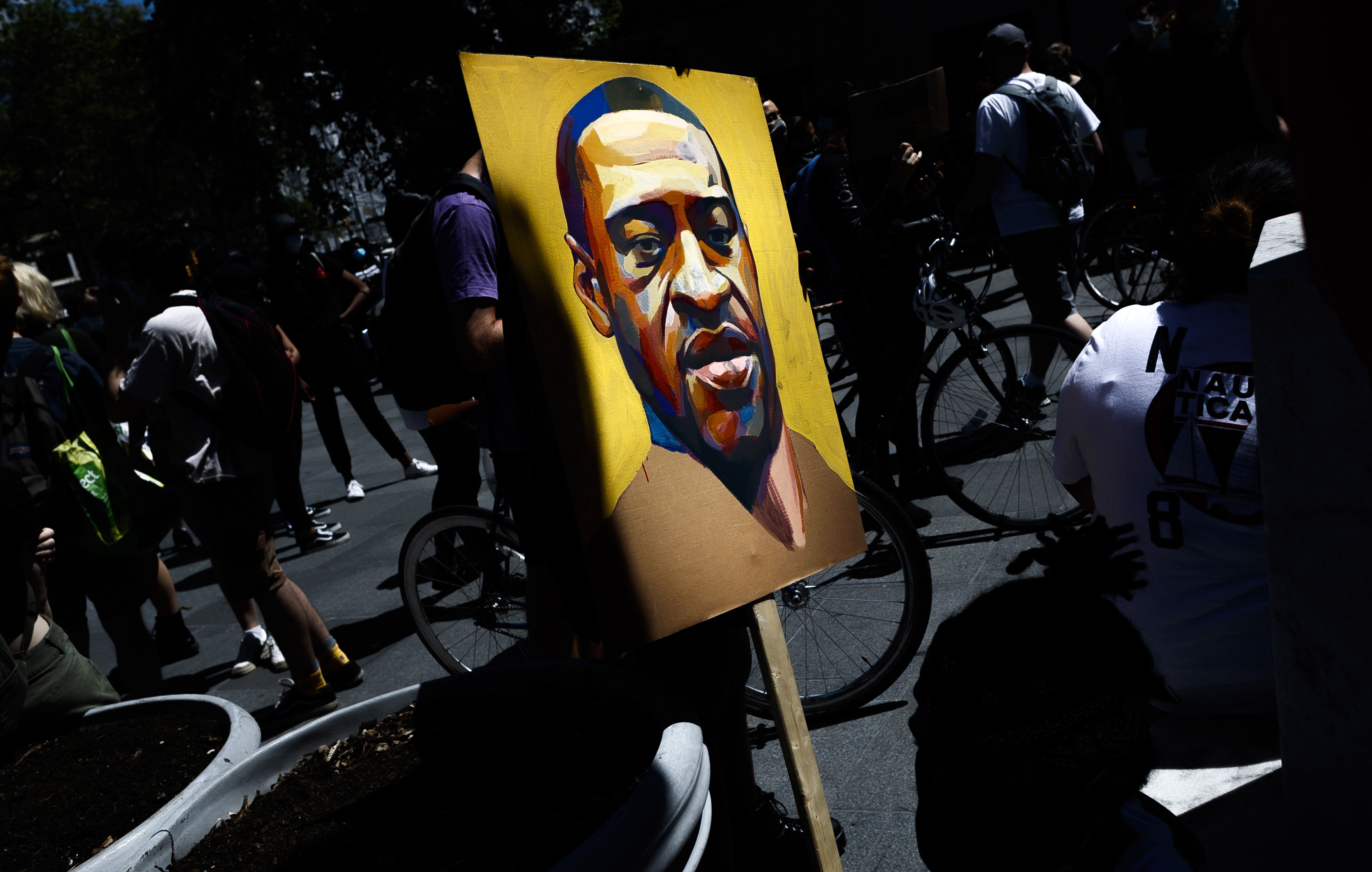 Pancarta con la cara de George Floyd en una manifestación de Black Lives Matter.