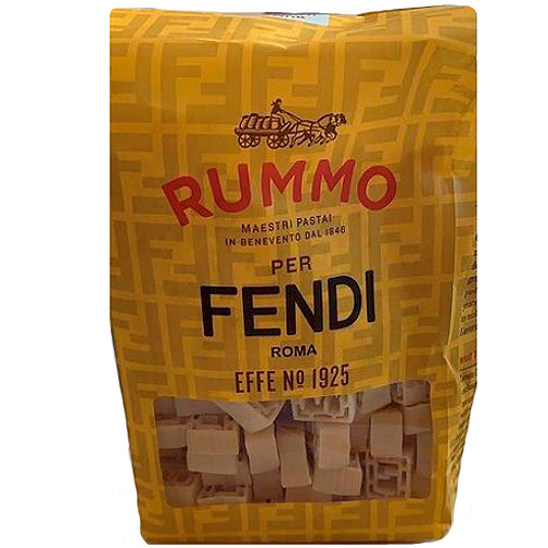 Pasta Rummo con forma de las dos efes de Fendi.