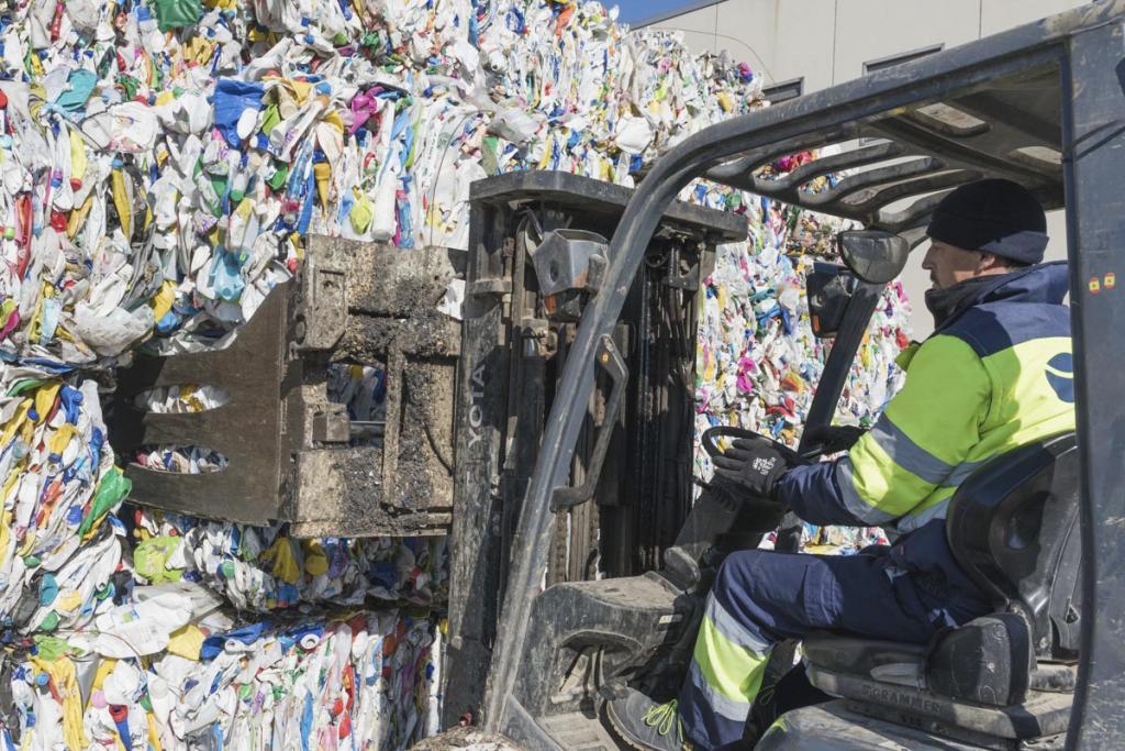Examen verde al reciclaje en España: "Los sistemas que estamos utilizando no dan más de sí"