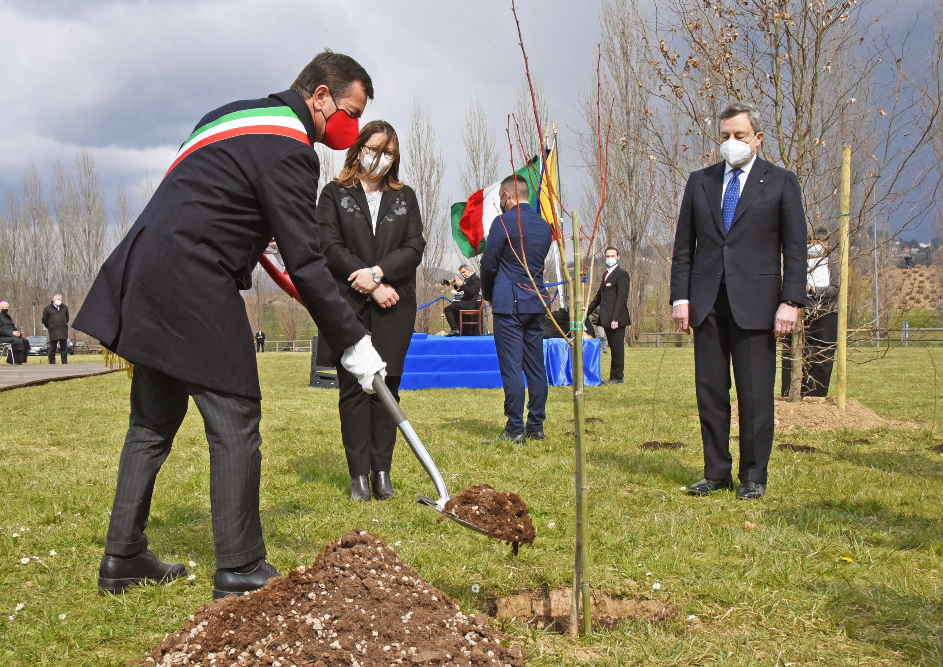 Mario Draghi inaugura el Bosque de la Memoria.