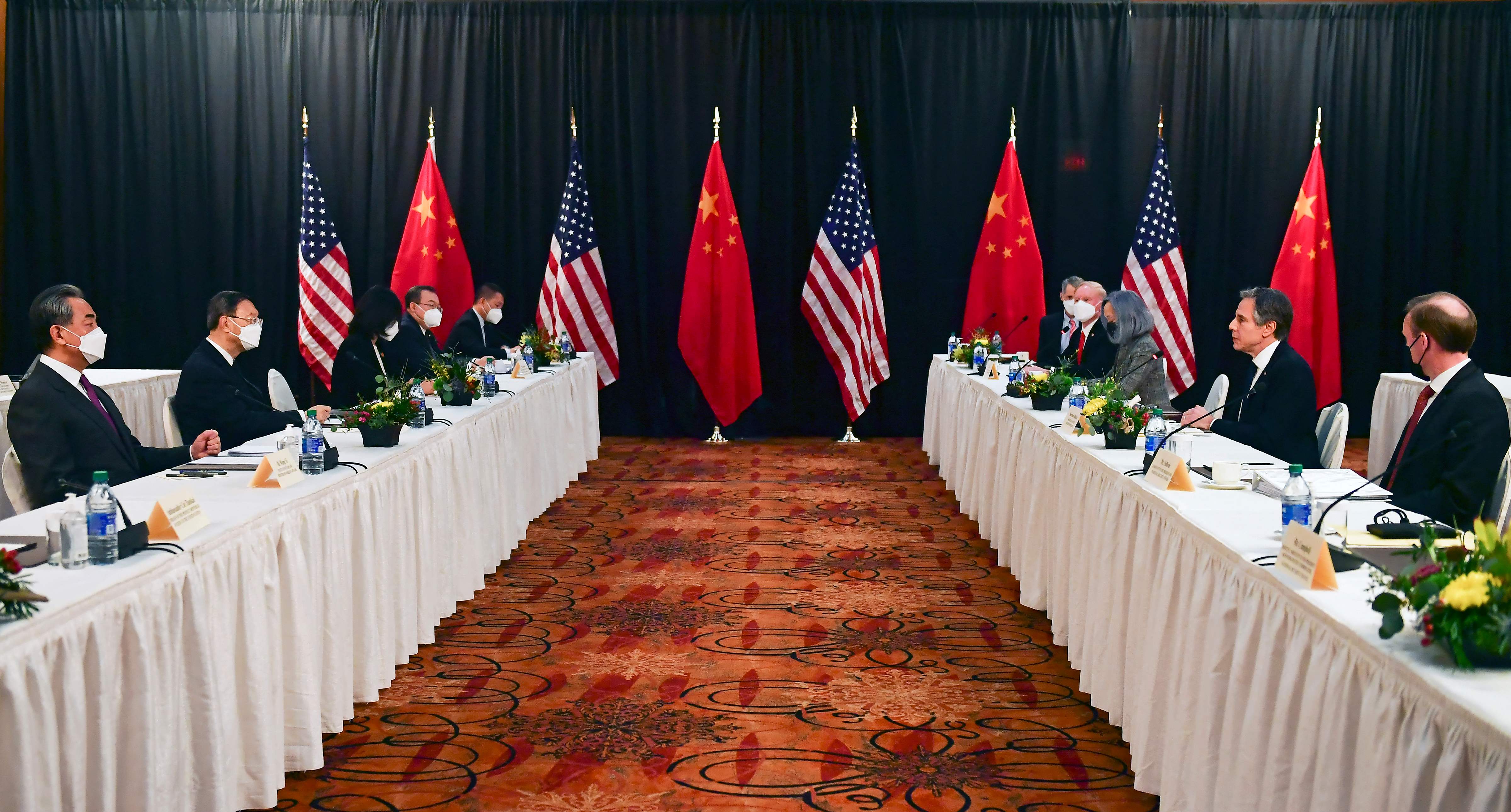Sesin de apertura de las conversaciones EEUU-China en Anchorage.