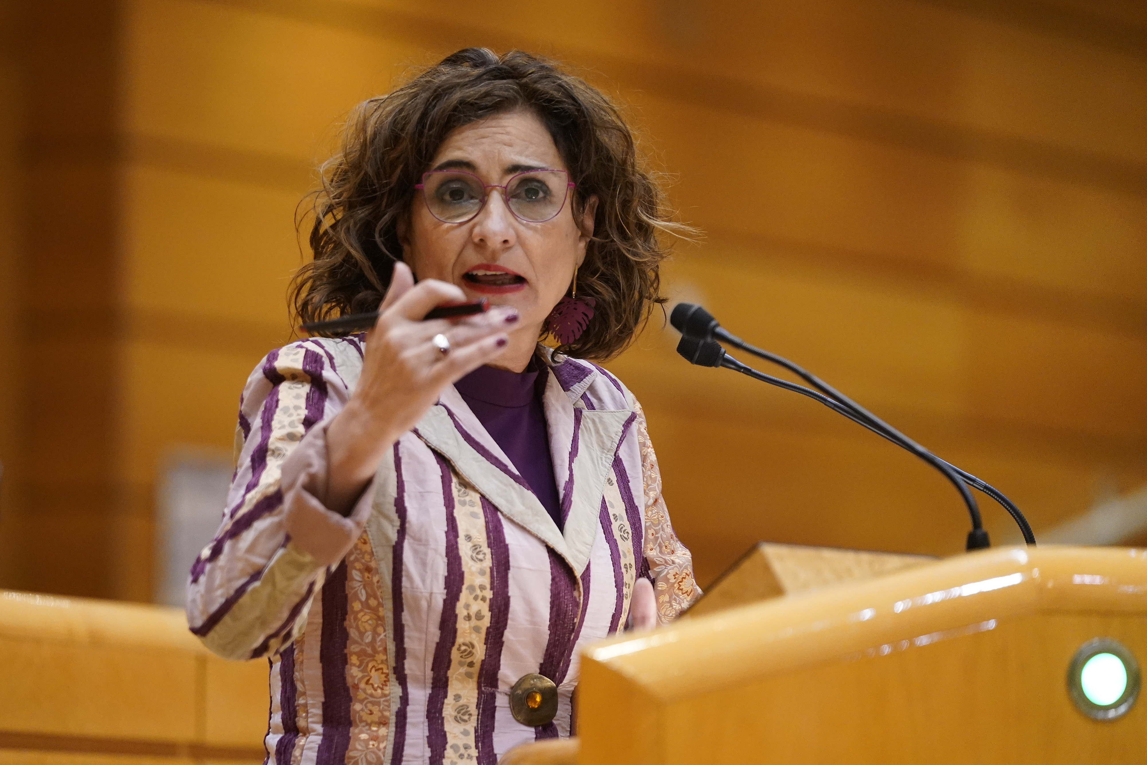 La ministra de hacienda MaraJess Montero interviene en el Senado en Madrid.