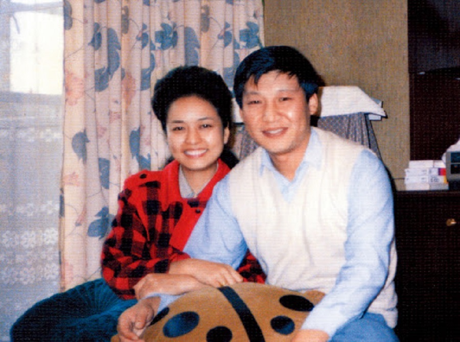 El presidente Xi Jinping con su mujer Peng Liyuan en 1989.