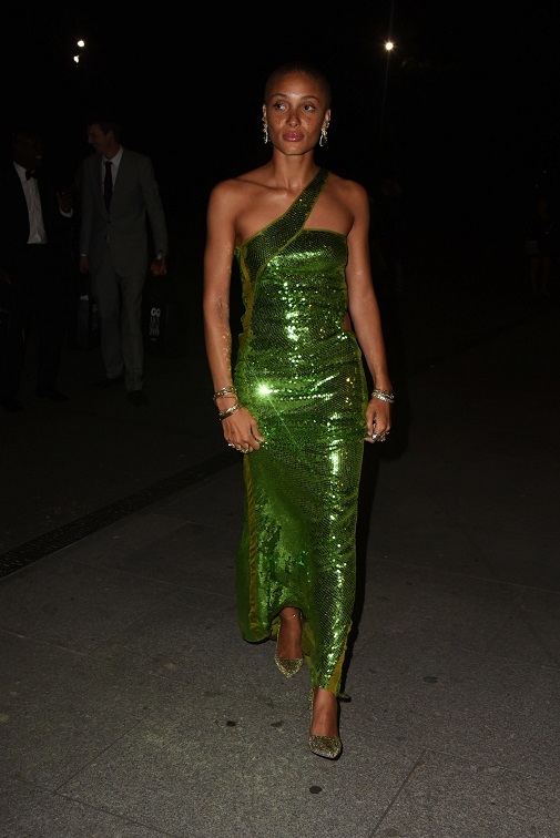 Adwoa Aboah, en 2019, con un vestido diseñado por Tom Ford para Gucci.