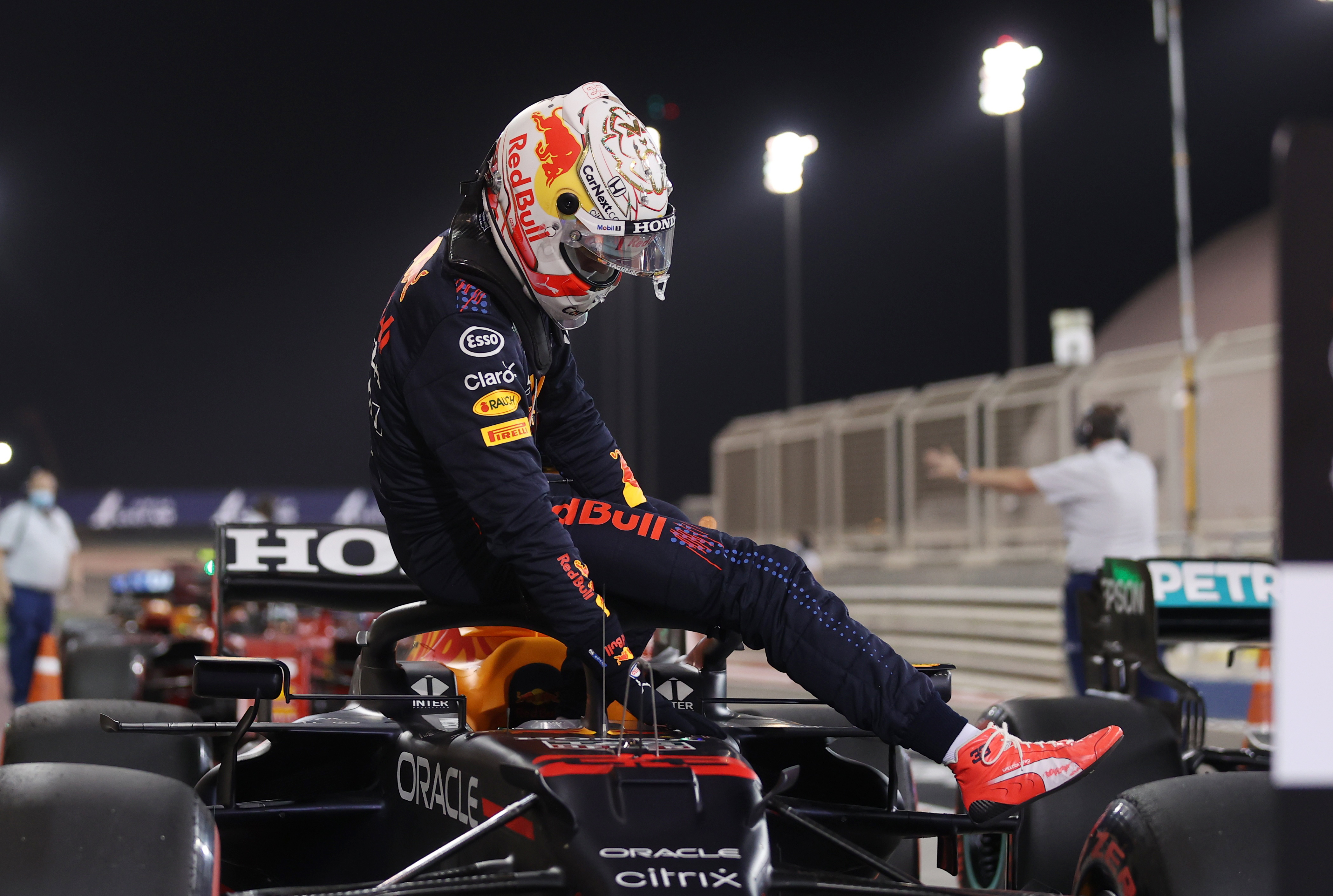 Max Verstappen celebra la 'pole' coneguida en Bahrein.