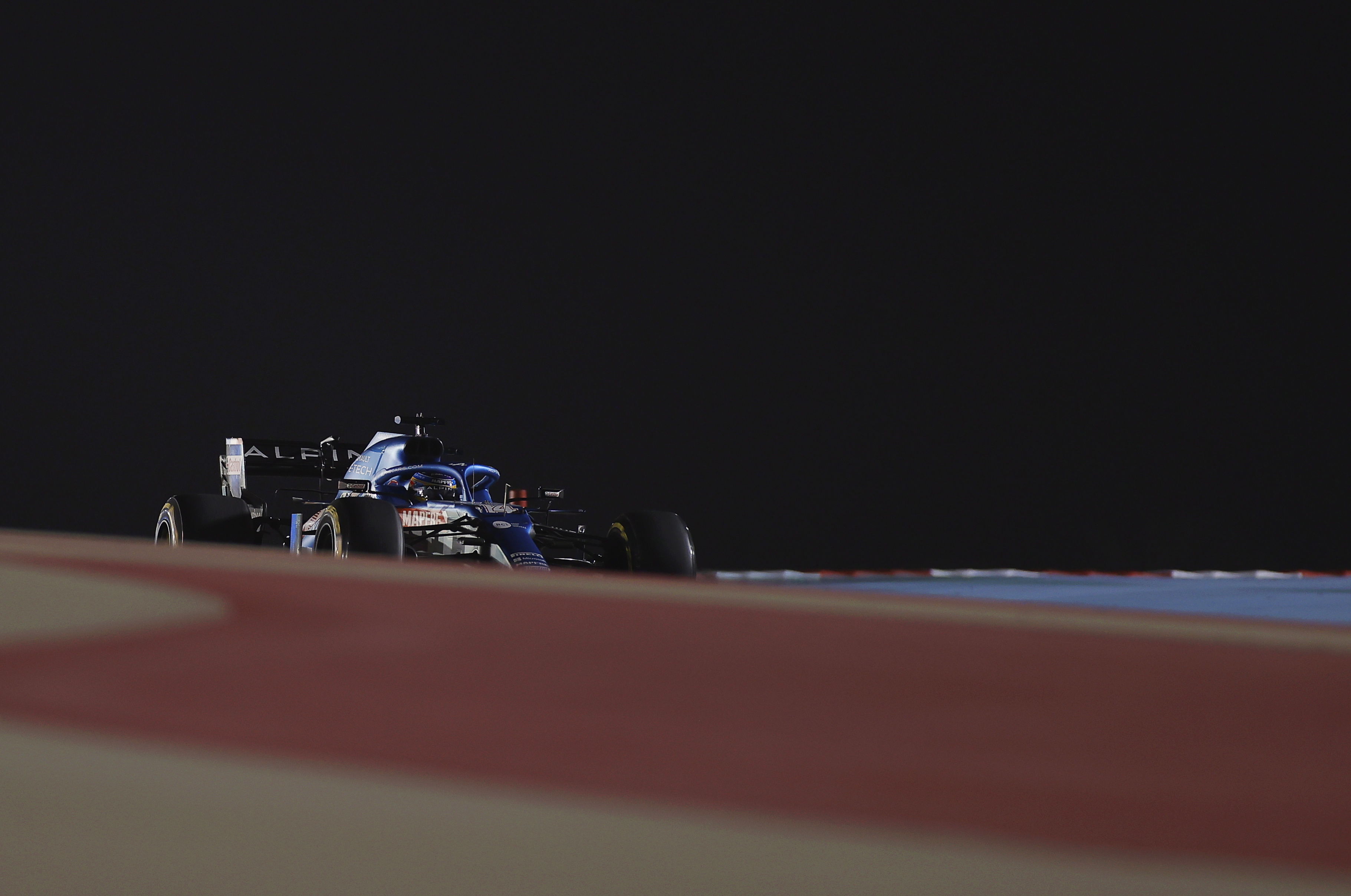 Alonso, con el A521, durante la carrera del domingo en Sakhir.