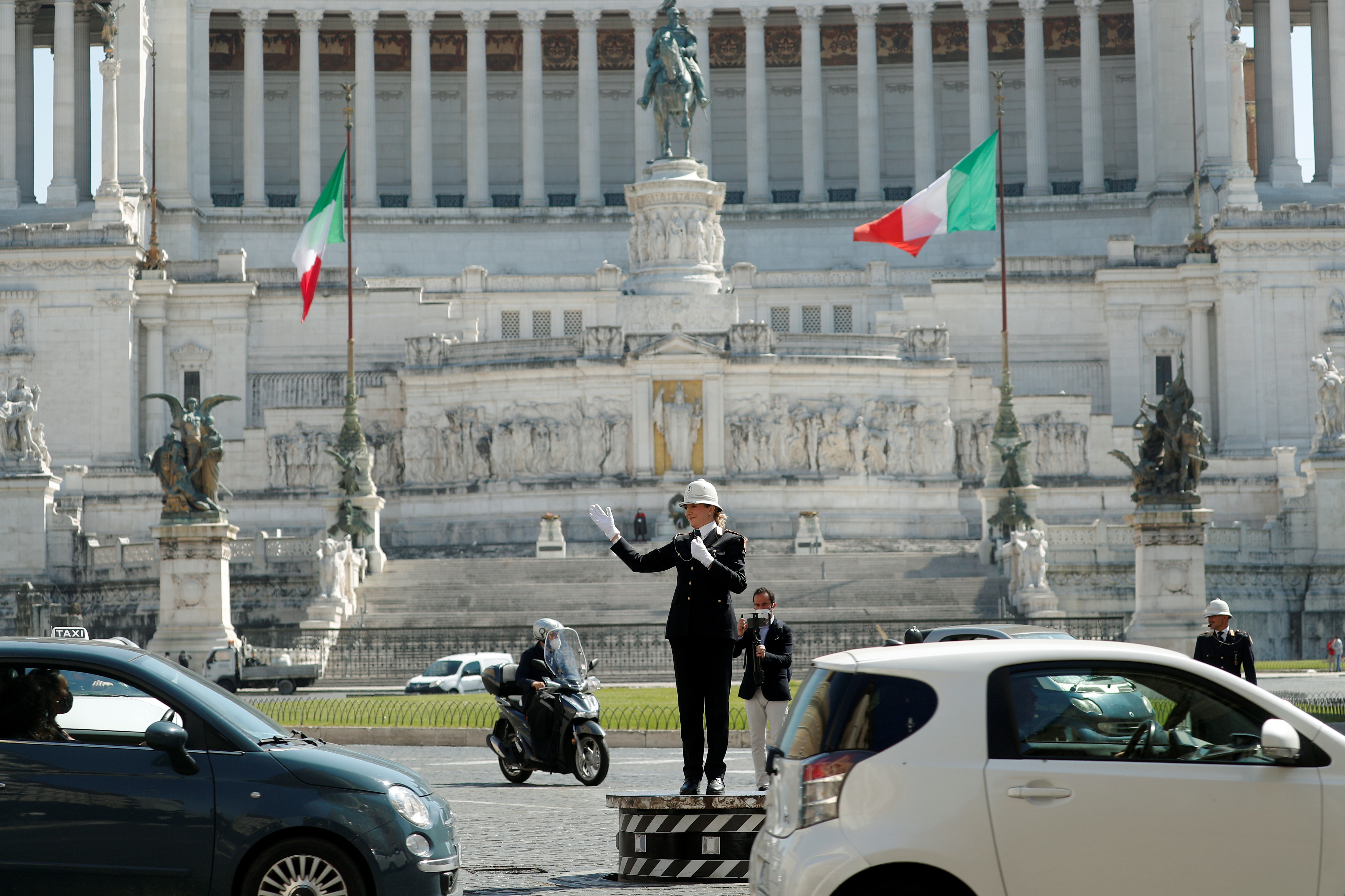 Municipal police officer, Cristina Corbucci, directs traffic from a podium at Piazza Venezia, in  lt;HIT gt;Rome lt;/HIT gt;,  lt;HIT gt;Italy lt;/HIT gt;, March 30, 2021. REUTERS/Guglielmo Mangiapane