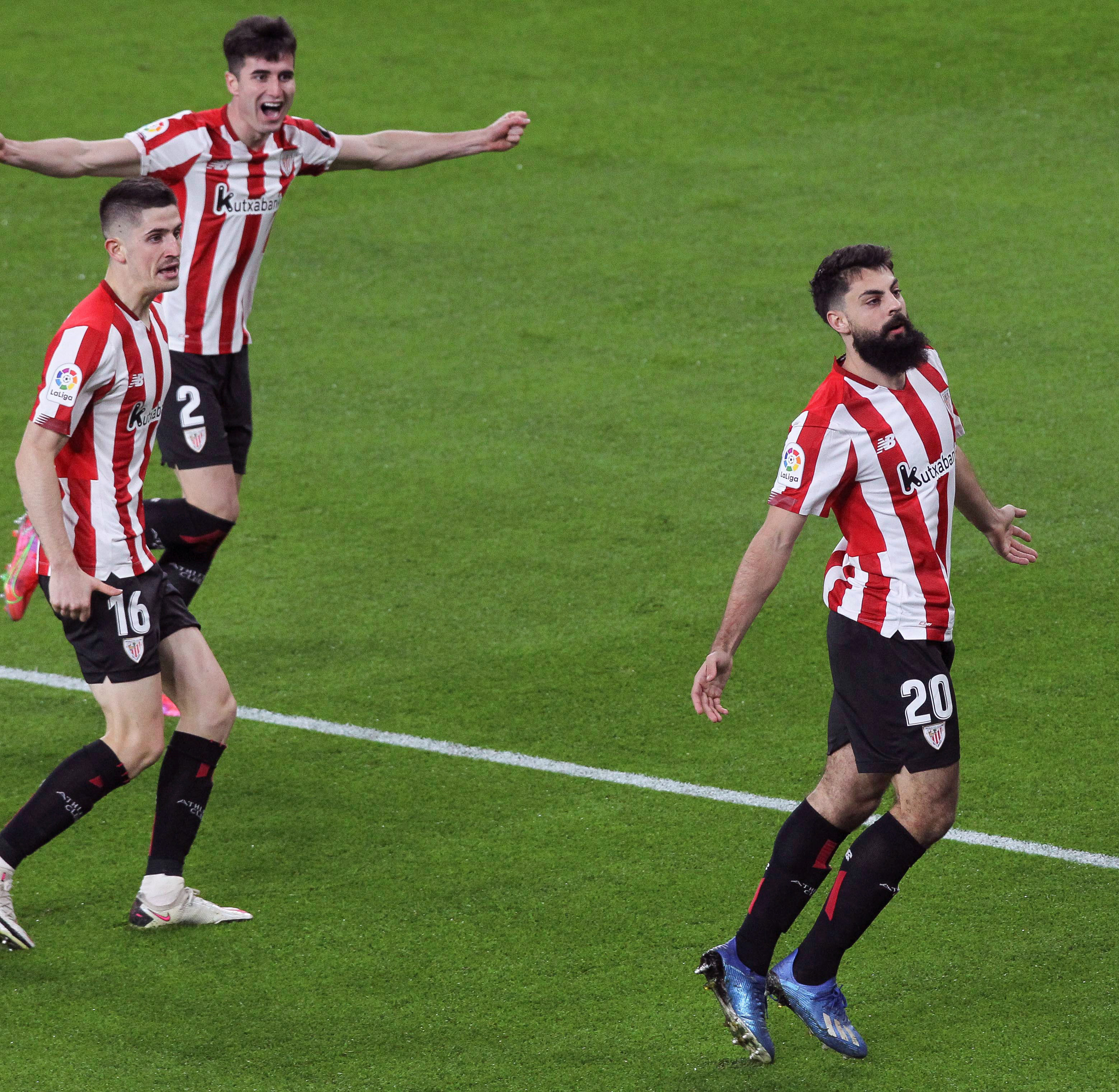 Asier Villalibre celebra un gol con el Athletic.