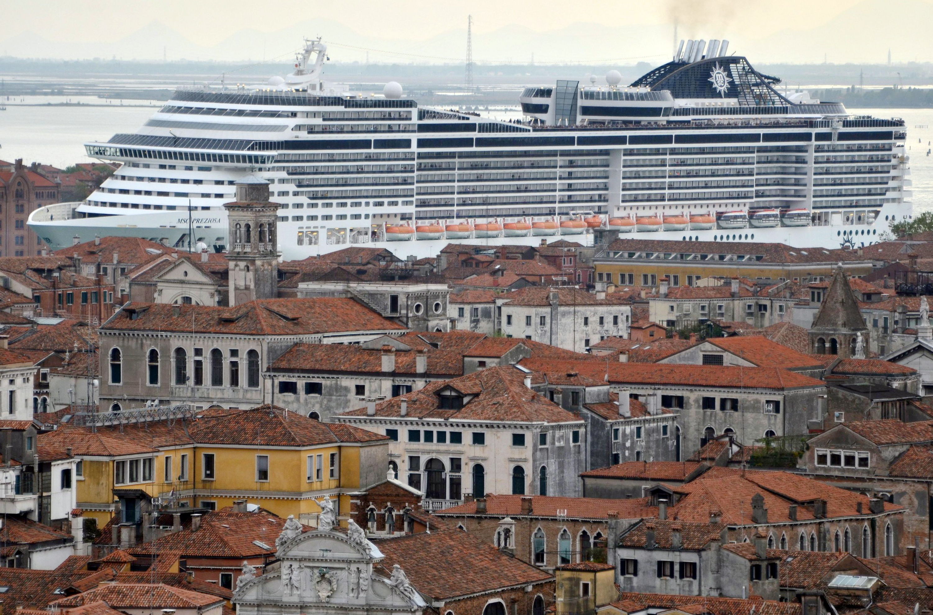 El crucero 'MSC Preziosa' cruza el canal de la Giudecca, en 2014.