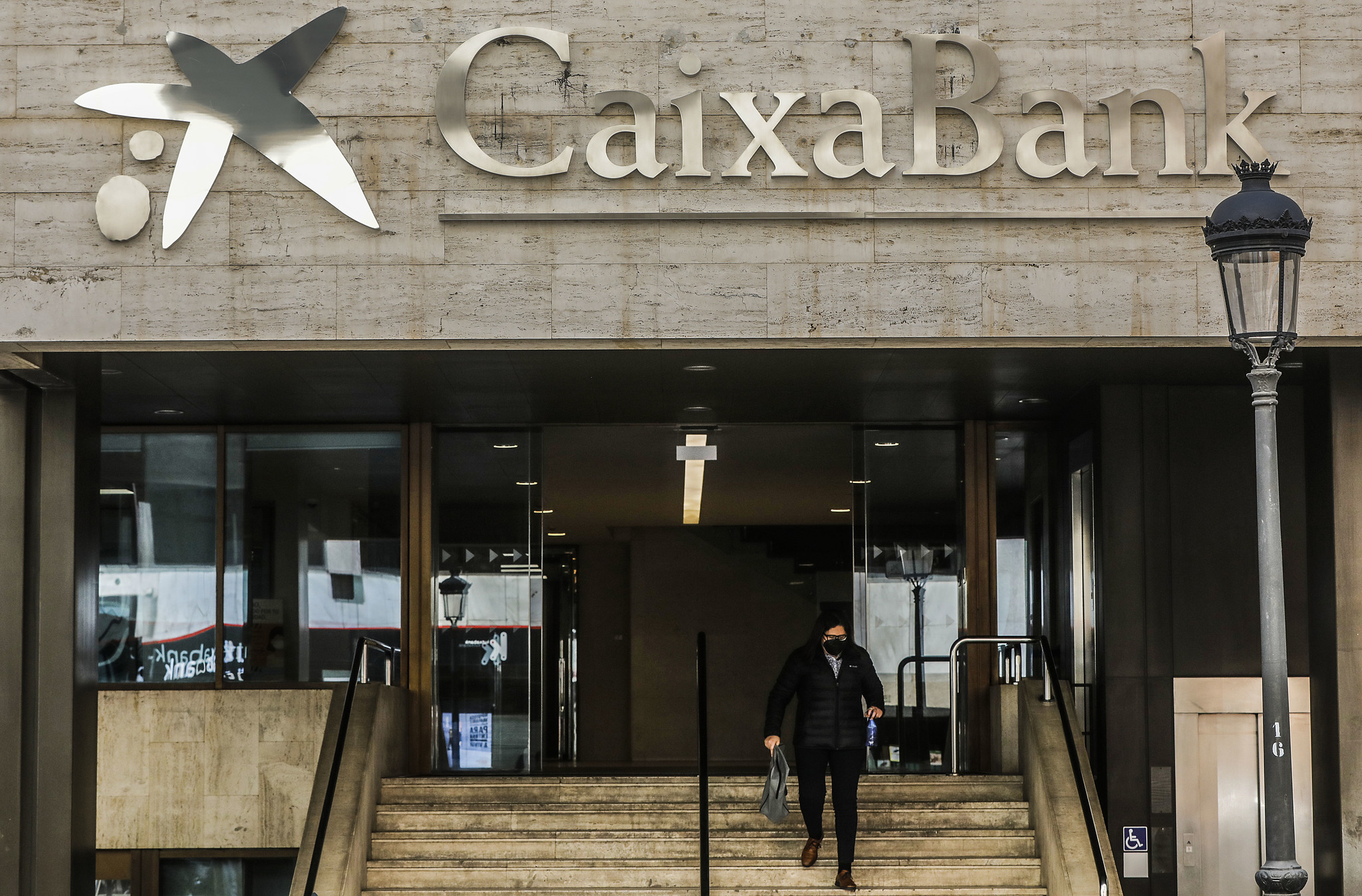 El logo de CaixaBank en la histrica sede del Banco de Valencia, en Valencia, la semana pasada.