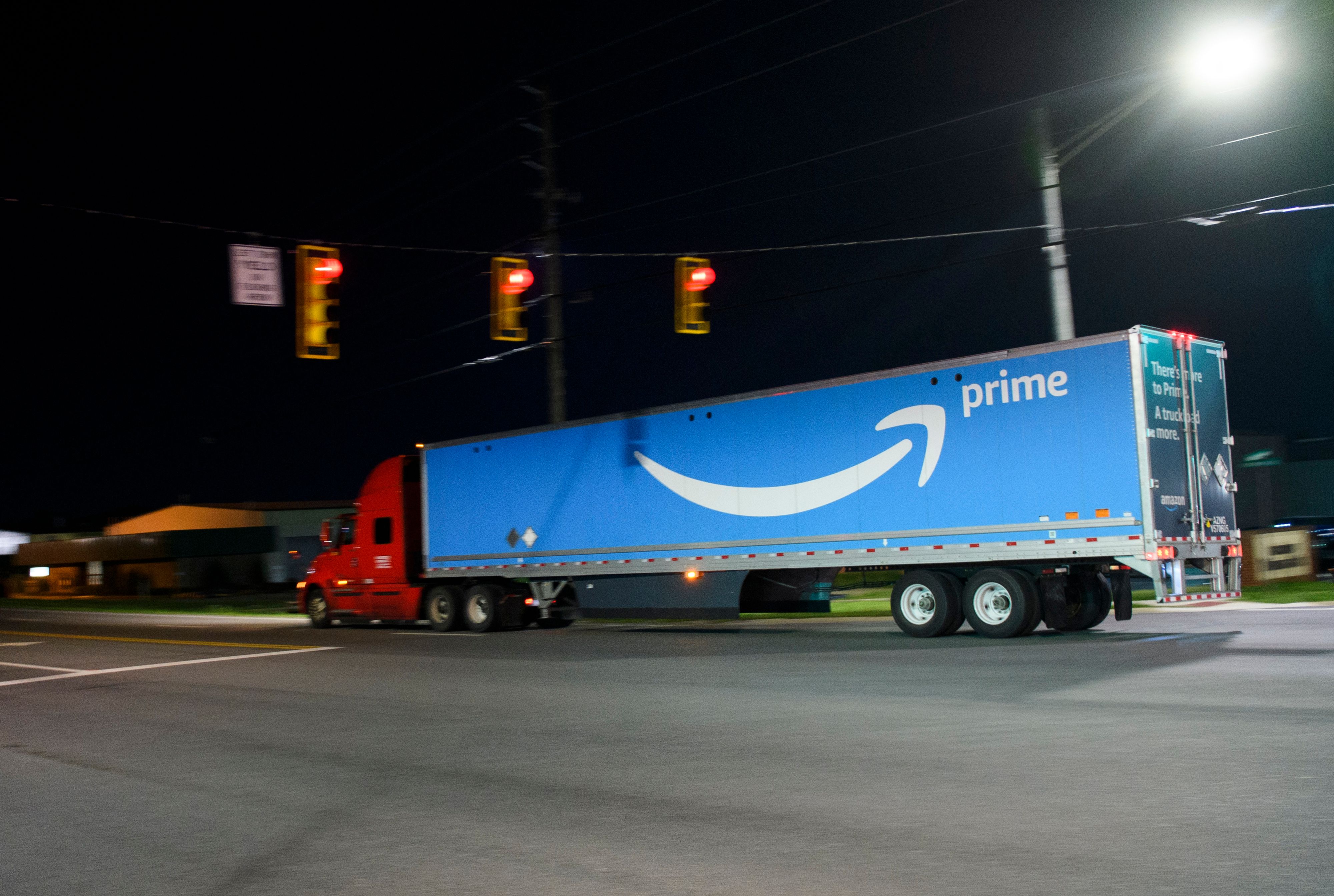 Imagen de archivo de uno de los camiones de reparto de Amazon.