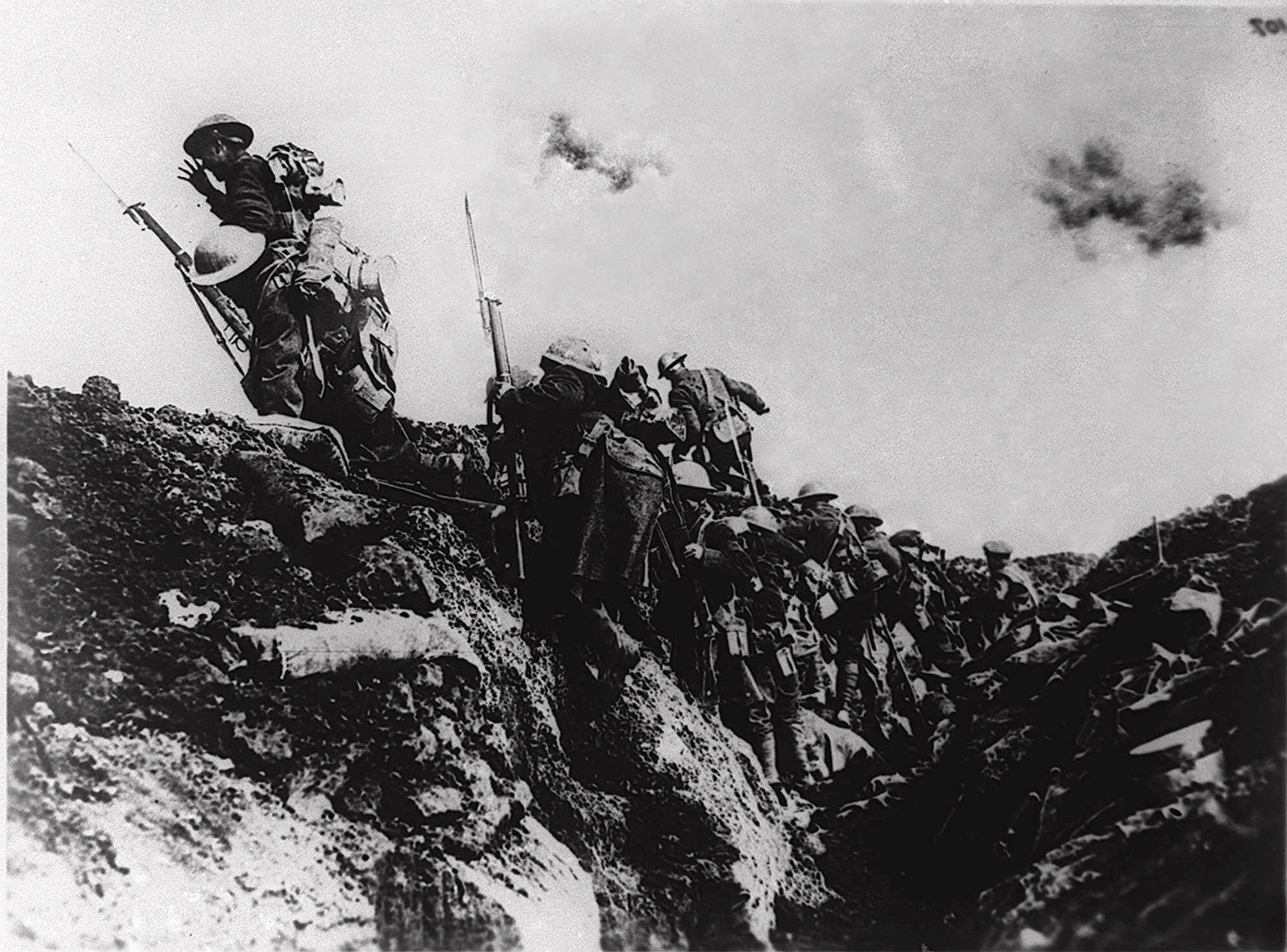 Soldados británicos en una trinchera en la Primera Guerra Mundial