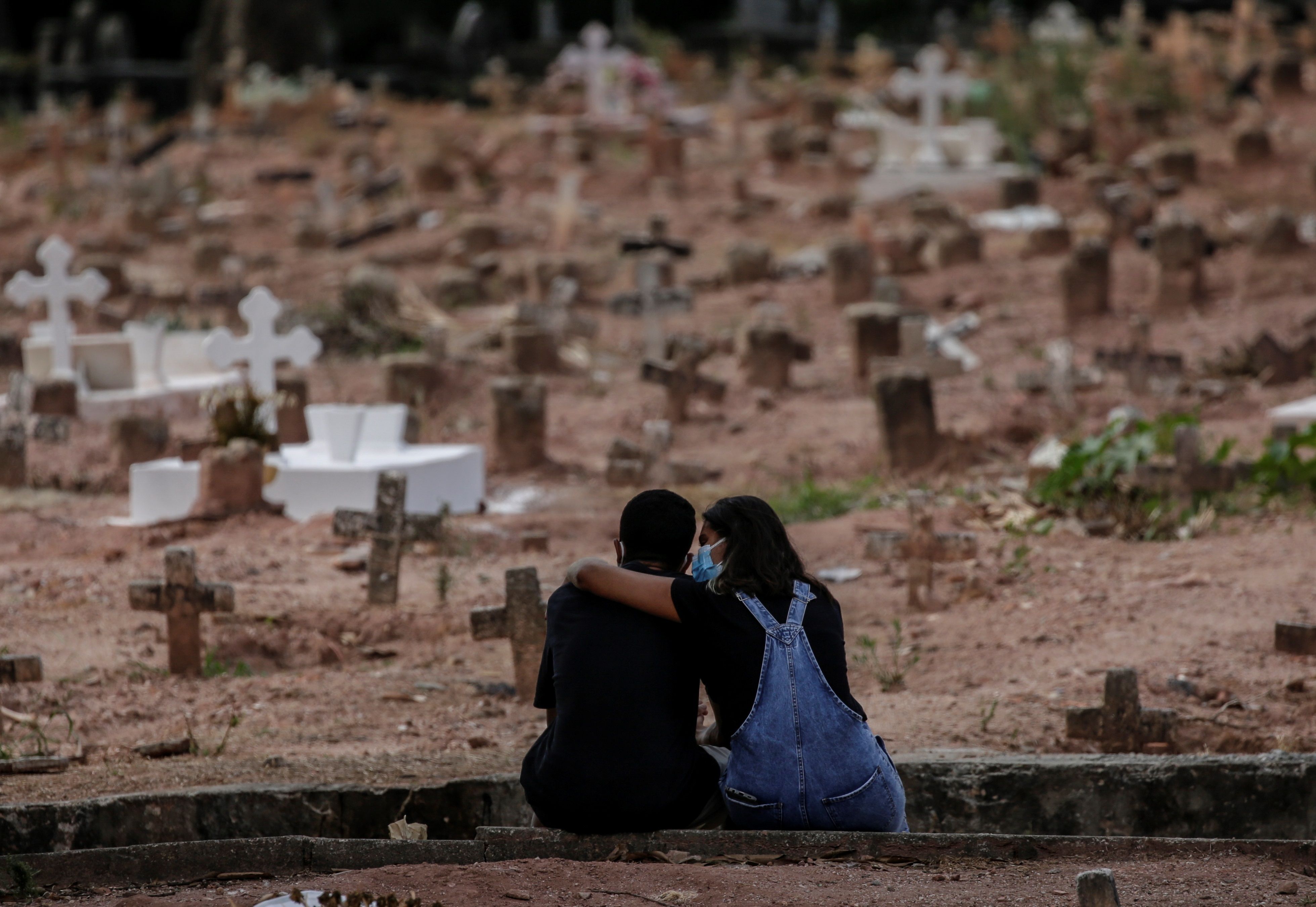 Brasil rompe su récord diario al registrar más de 4.000 muertes por  Covid-19 | Internacional