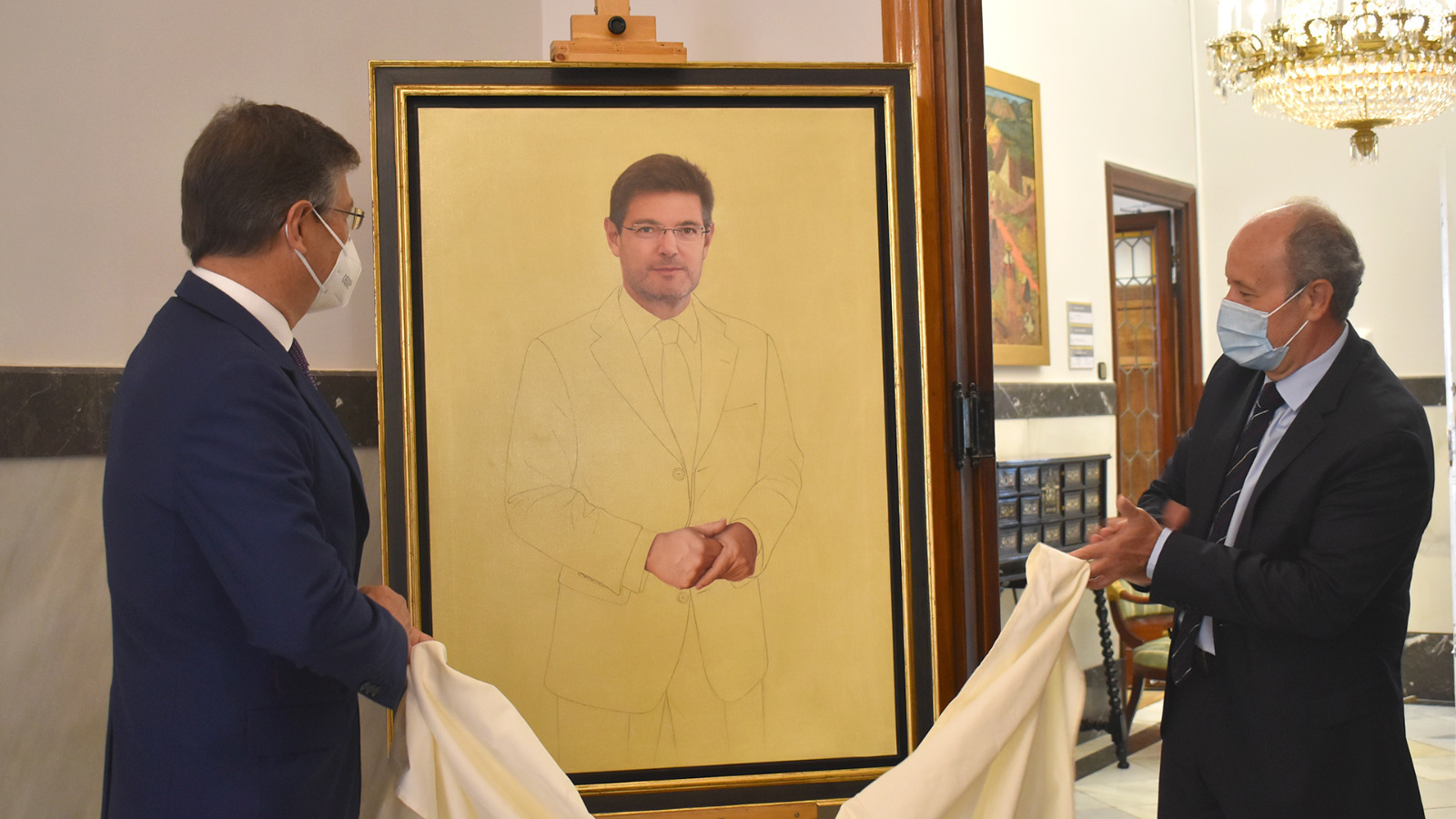 El ex ministro de Justicia, Rafael Catal, desvela su retrato.