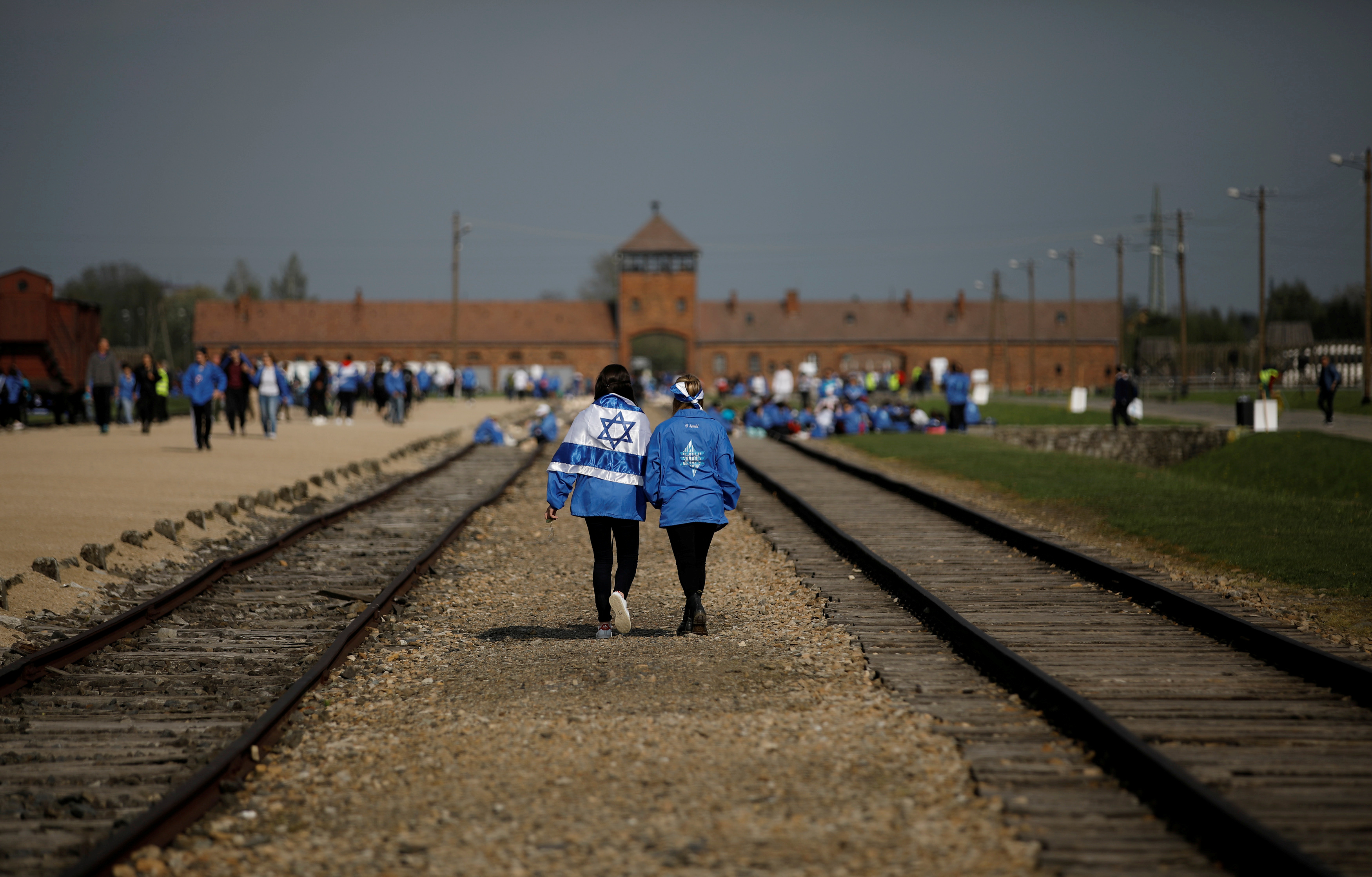 Participantes de la Marcha por la Vida, en Auschwitz, en 2019.