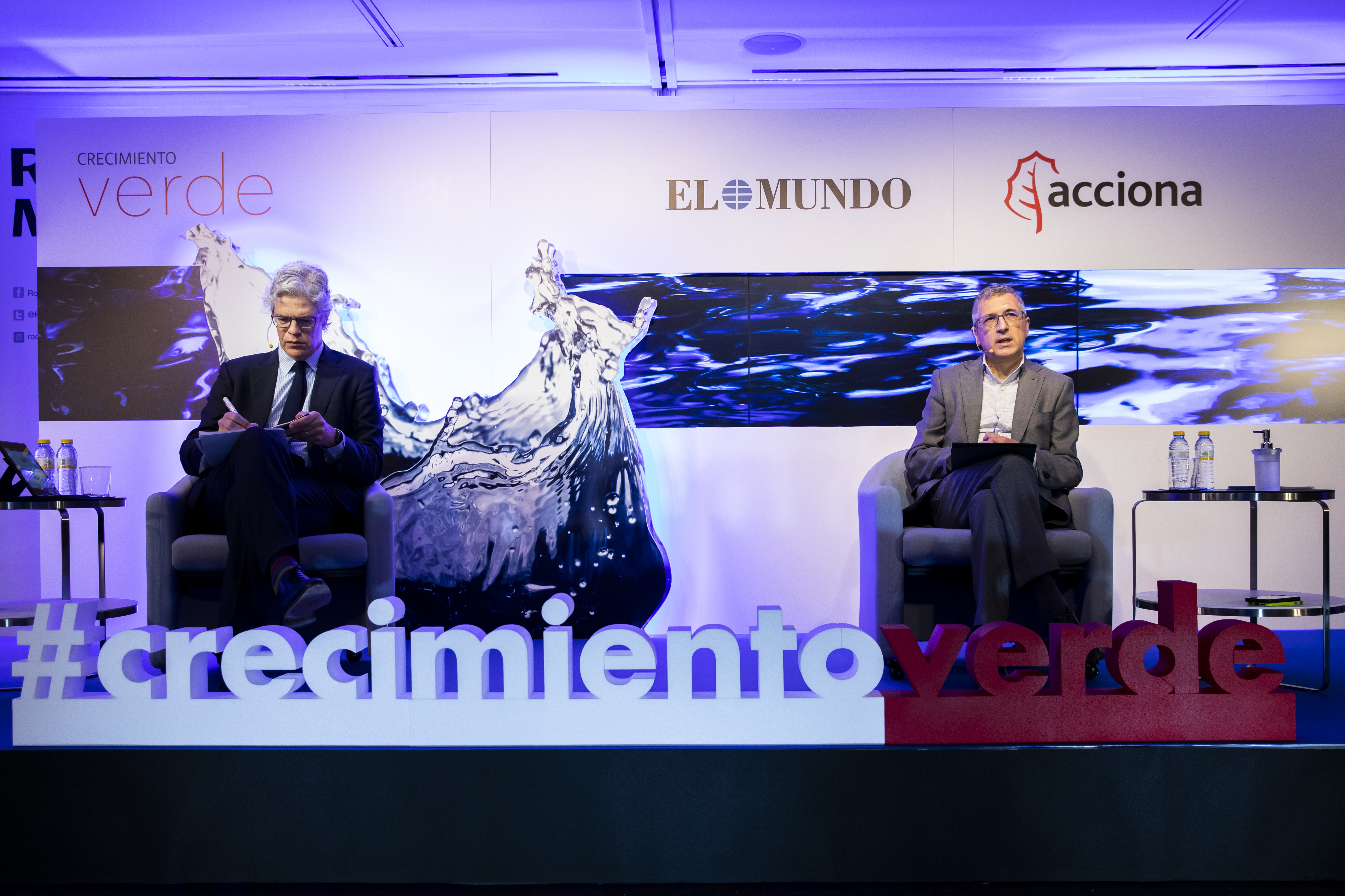 El secretario de Estado de Medio Ambiente, Hugo Morn, y el director adjunto de El Mundo Mart Saballs. Foto: Bernardo Daz.