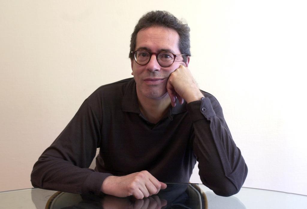 César Aira, en 2002.
