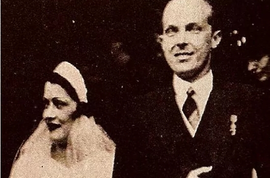 Alfonso de Borbón y Battenberg, el día de su boda con la cubana Edelmira Sampedro Ocejo, por quien renunció a sus derechos dinásticos.